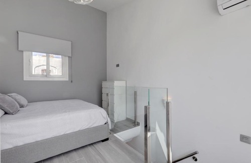 New Golden Mile Apartment | Modern house only a 3 minute walk to the beach.