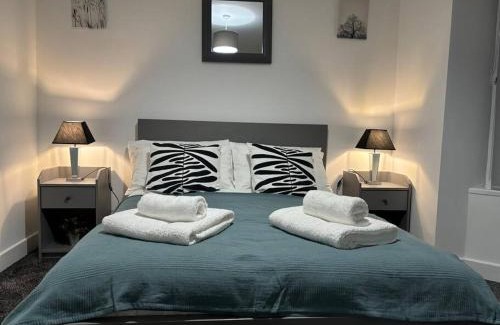 Coventry House | Modern House, Sleeps 5 in Central Coventry
