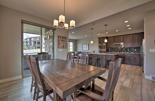 Ogden House | Modern Huntsville Resort Retreat w/Deck & Hot Tub