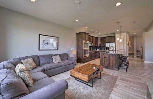 Ogden House | Modern Huntsville Resort Retreat w/Deck & Hot Tub