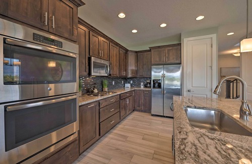 Ogden House | Modern Huntsville Resort Retreat w/Deck & Hot Tub