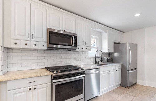 Oakley House | Modern Hyde Park Abode w/2 first floor bedrooms