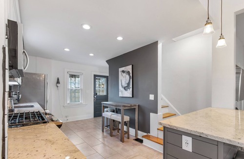 Oakley House | Modern Hyde Park Abode w/2 first floor bedrooms