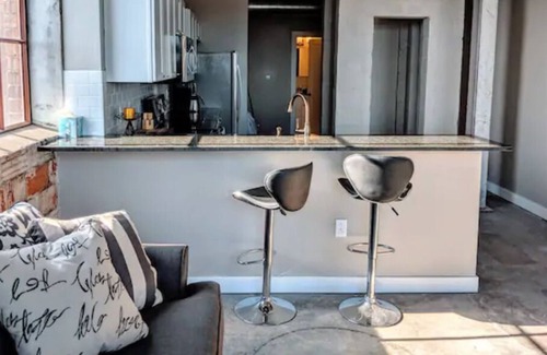 Downtown Apartment | Modern-Industrial 1 BR, Downtown Davenport (#2)