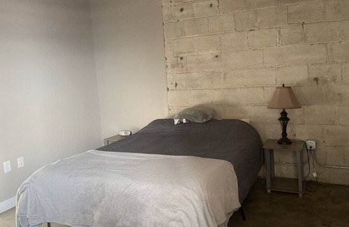 Downtown Apartment | Modern-Industrial 1 BR, Downtown Davenport (#2)