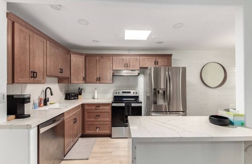 Heatherbrae House Apartment | Modern-Industrial Old Town Condo w/Pool, & W/D