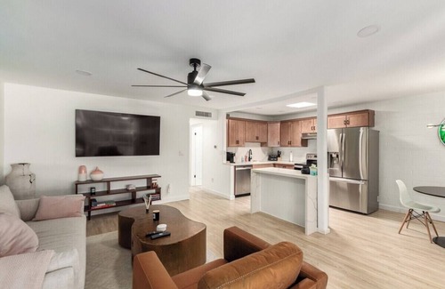 Heatherbrae House Apartment | Modern-Industrial Old Town Condo w/Pool, & W/D