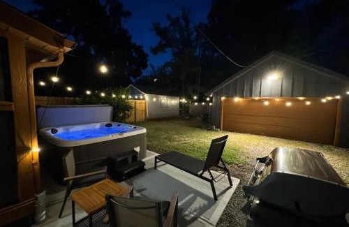 Indianapolis House | Modern Indy Getaway Near Butler, Fairgrounds & Broad Ripple Hot Tub