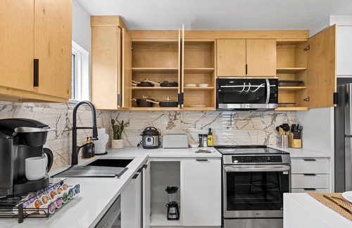 Oak Cliff Apartment | Modern Japandi 2BR w/Parking & EV Charger