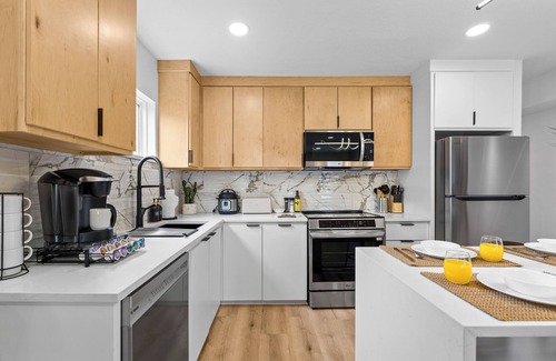 Oak Cliff Apartment | Modern Japandi 2BR w/Parking & EV Charger