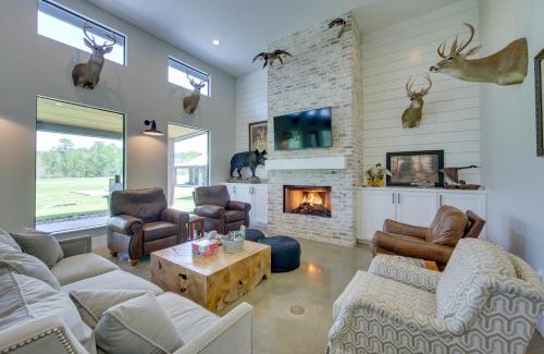 Kennard House | Modern Kennard Cabin with 3 Casitas - Walk to Pond!