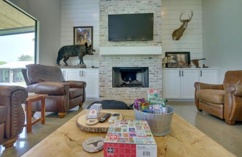 Kennard House | Modern Kennard Cabin with 3 Casitas - Walk to Pond!