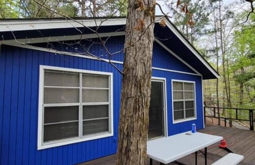 Bee Branch Cabin | Modern Lake Cabin with great views of the Solar Eclipse!