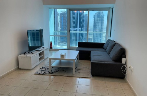 Jumeirah Lake Towers Apartment | Modern Lake View 1 Bedroom Apt in JLT