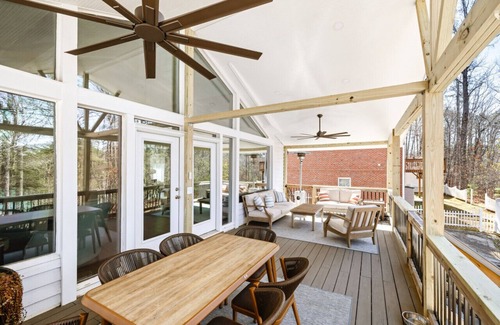 Buford House | Modern Lakefront Golden Views & Fall Feels