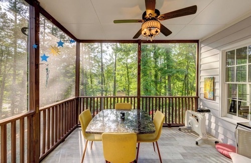 Durham House | Modern lakefront home - free paddleboards, sauna