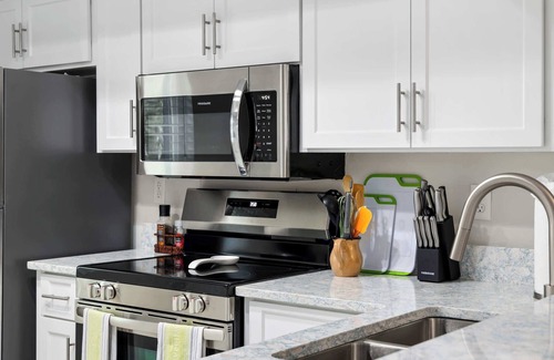Oldsmar Condo | Modern Lakeside Condo ๐
 | 2 Bed, 1 Bath | Oldsmar, FL