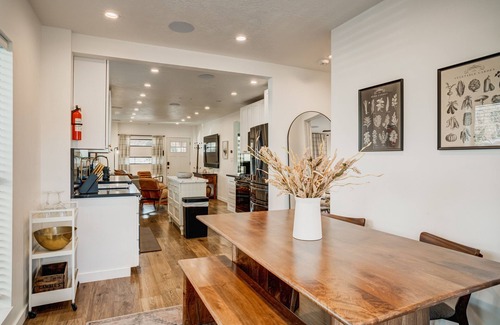Central City House | Modern Liberty Park 4BR Home with fast WIFI nice Hot tub and Tesla EV Charger