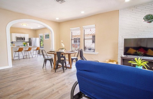 Nevada Street Cottage | Modern Living 3br/2ba Close to Amazing Downtown