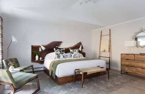 Stowe Area Hotel | Modern Lodge in Downtown Stowe – Walk to Dining, Trails, and Shopping