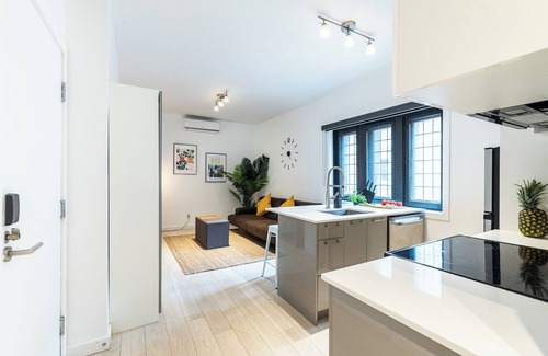 Downtown Montreal Apartment | Modern Loft in Castle Lofts