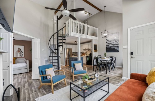 Nashville House | Modern Loft/Minutes from the Airport- Full remodel on bathrooms and Kitchen