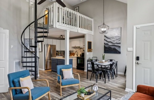 Nashville House | Modern Loft/Minutes from the Airport- Full remodel on bathrooms and Kitchen
