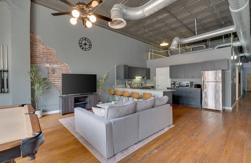 Central City Apartment | Modern Loft w/Pool Table| Parking| Sleeps 8| DT