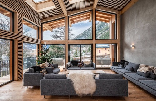Chamonix City Centre Ski Chalet | Modern Luxury Mountain Retreat