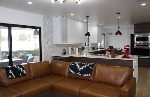 East Colorado Springs House | Modern Lux Ranch on Golf Course w/Mountain Views and 2-Car Garage