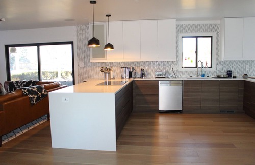 East Colorado Springs House | Modern Lux Ranch on Golf Course w/Mountain Views and 2-Car Garage