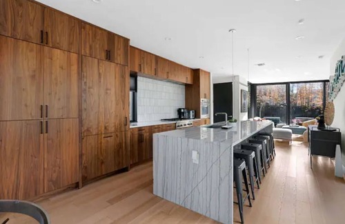 Bouldin House | Modern Luxe, Heated Pool Oasis, Chefs Kitchen, Prime Location