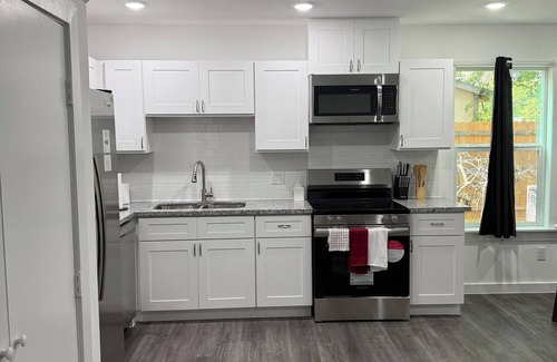 Northeast Houston House | Modern luxe townhomen-15 minutes away from downtown