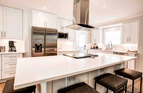 Mableton House | Modern luxurious 3 bedroom and 2 bathroom home.