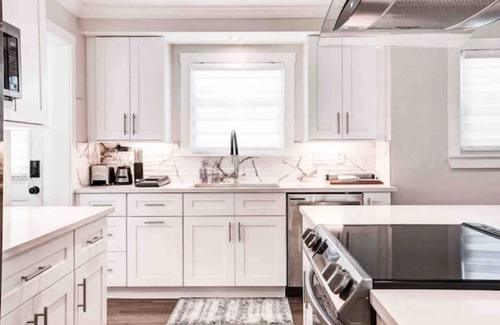 Mableton House | Modern luxurious 3 bedroom and 2 bathroom home.