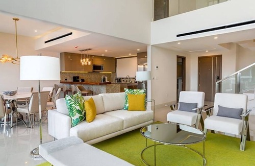 Puerto Juarez Hotel | Modern Luxurious 3 Bedroom Loft - SPACE AVAILABLE BOOKING
