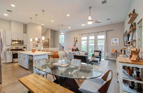 Washington Ave./ Memorial Park House | Modern Luxury 3-BD, Mins to DT w Rooftop