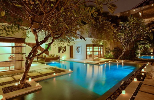 Laksmana Villa | Modern Luxury 8BR Villa, 3Min Walk From Eat Street! - W/Swimming Pool!