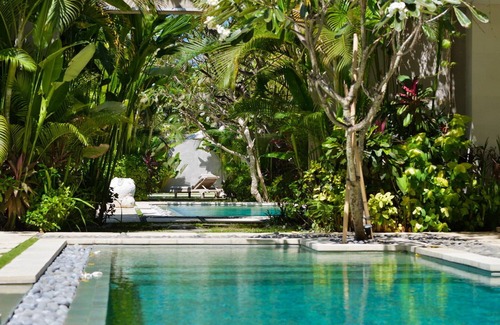 Laksmana Villa | Modern Luxury 8BR Villa, 3Min Walk From Eat Street! - W/Swimming Pool!