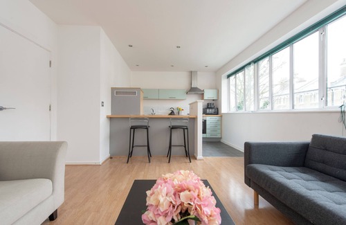 Bow Apartment | Modern Luxury Appt by Bow Road Station
