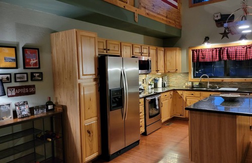 Parks House | Modern luxury cabin at Las Nubes Ranch in Parks!