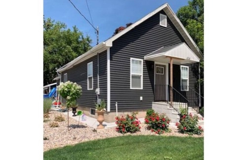 Menasha House | Modern luxury fully furnished 4 Bdrm executive home. Long or Short Term rental