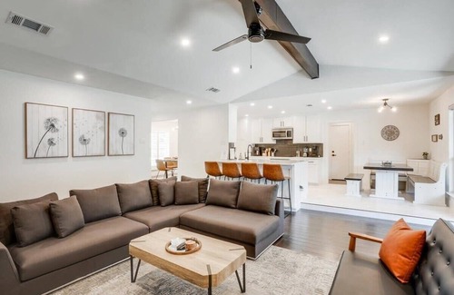 Plano House | Modern Luxury Home, Pool Oasis & Backyard Retreat