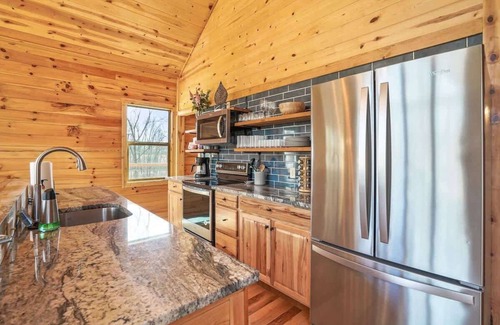 McArthur Cabin | Modern Luxury I Hot Tub I Hiking