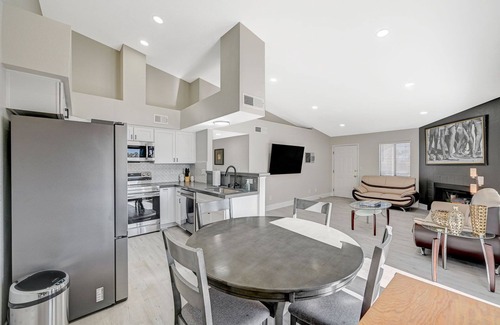 Gibson Springs Condo | Modern Luxury in Green Valley!