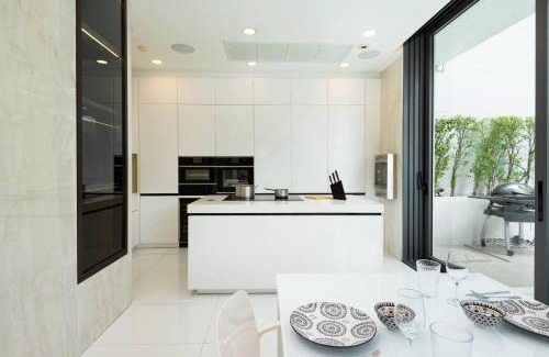 Thonglor Villa | Modern Luxury Poolhaus with Lift