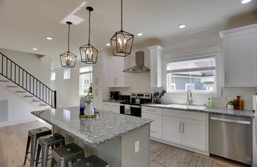 Winchester House | Modern Luxury Retreat: Walk to Tims Ford Lake!