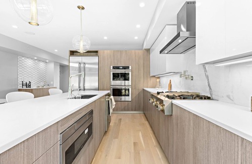 North Bergen House | Modern Luxury Townhome with Panoramic NYC Views
