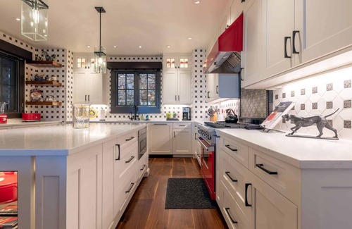 Mountain Village Cabin | Modern luxury in this beautiful three bedroom Cabin