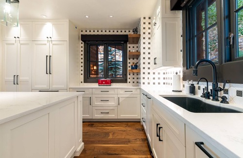 Mountain Village Cabin | Modern luxury in this beautiful three bedroom Cabin